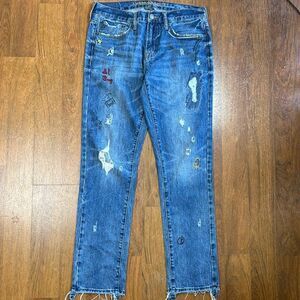 AEO Distressed Embroidered Graffiti Raw Hem Skinny Jeans in Sz: 32 32